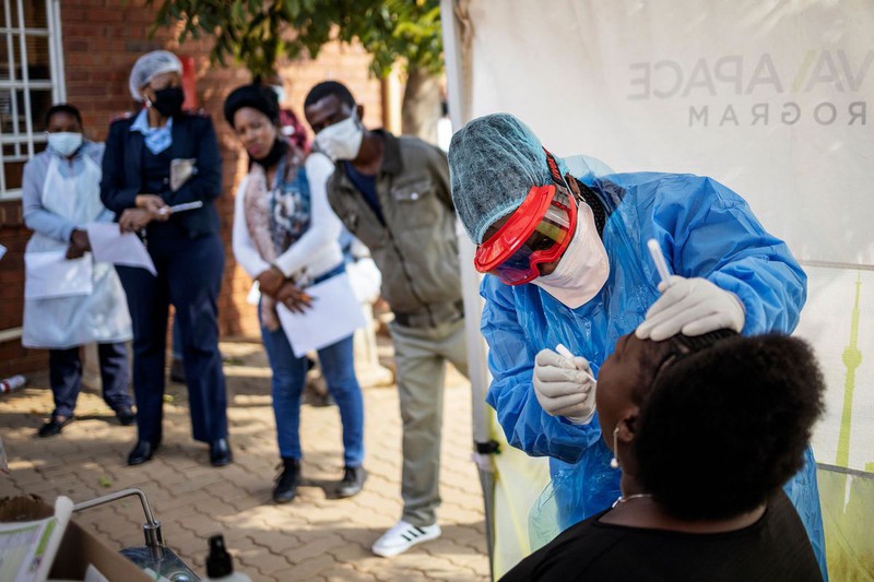 COVID-19: Giới khoa học Nam Phi báo cáo biến thể mới đáng ngại, lây nhiễm mạnh